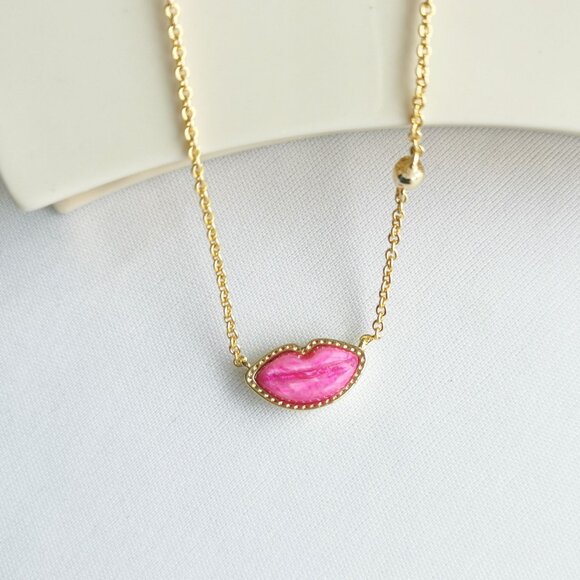 Kendra Scott Jewelry - Kendra Scott Lips Gold Hot Pink Mother-of-Pearl Necklace